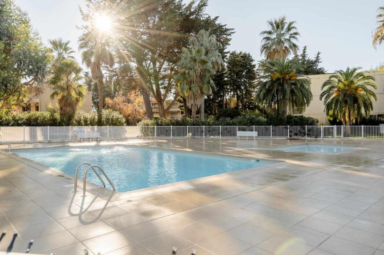 Spacious Apartment At A 5 Min Walk From The Beach أنتيب المظهر الخارجي الصورة