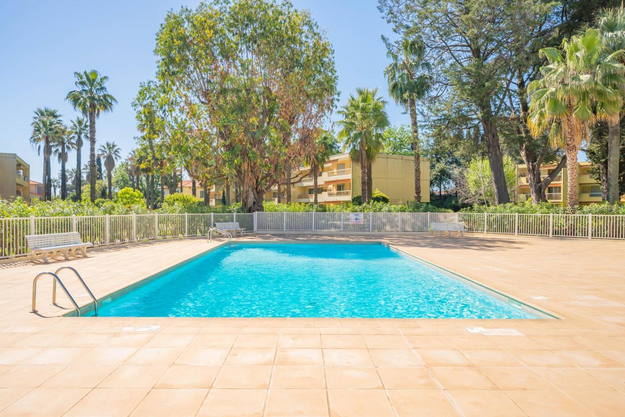 Spacious Apartment At A 5 Min Walk From The Beach أنتيب المظهر الخارجي الصورة